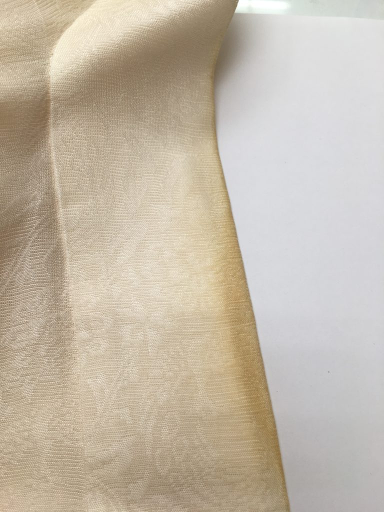 生成り色の法衣の衿の変色 黄変シミの染み抜き 染み抜き屋 Net クリーニング店も頼る専門店