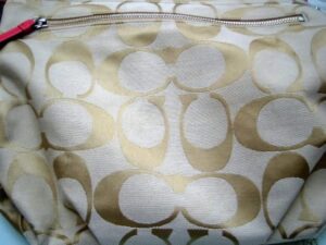 COACHバッグ　マジックのシミ　染み抜き後