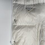 PRADA（プラダ）のダウンジャケットにボールペンインクのシミ